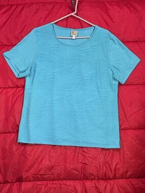Basic Editions Turquoise Wave-Texture Short Sleeve Top